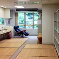 ห้องเปลี่ยนเสื้อผ้ามีเก้าอี้นวดให้บริการ