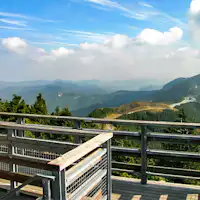 ・หอชมวิวสึรุฮิเมะ ในวันที่อากาศแจ่มใสสามารถมองเห็นได้ถึงชิโกกุ