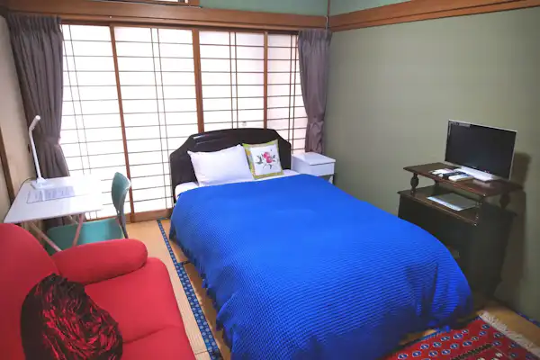 ห้อง 204, 6 เสื่อทาทามิ, สไตล์ญี่ปุ่นแท้.