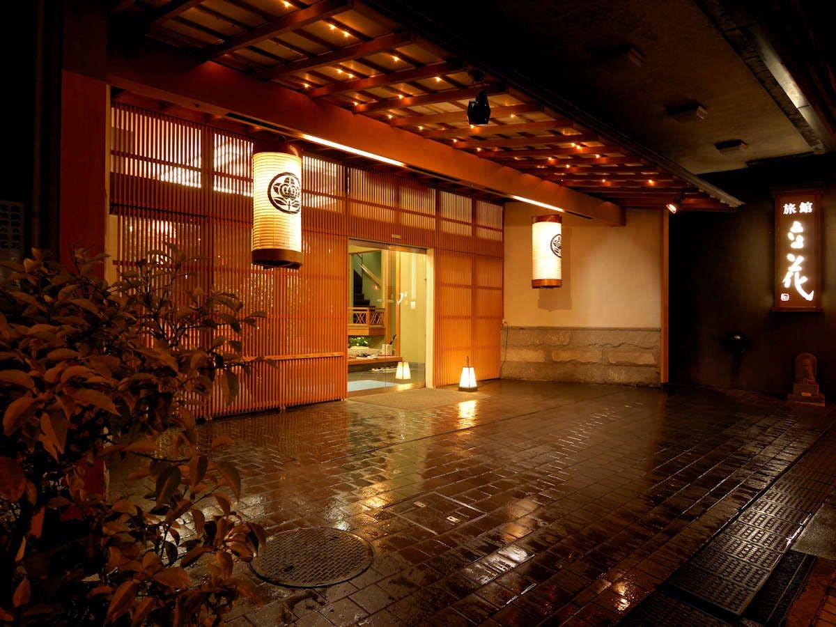 Pelan tanpa sarapan membenarkan daftar masuk sehingga jam 8 malam.