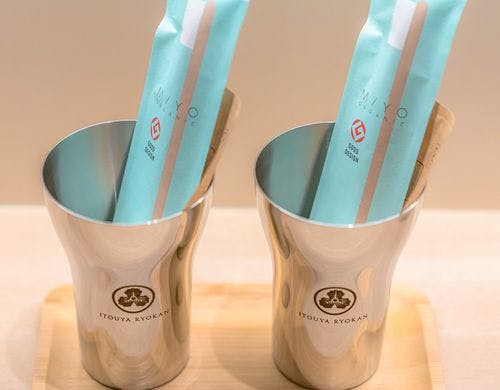 洗面台には三面鏡もご用意