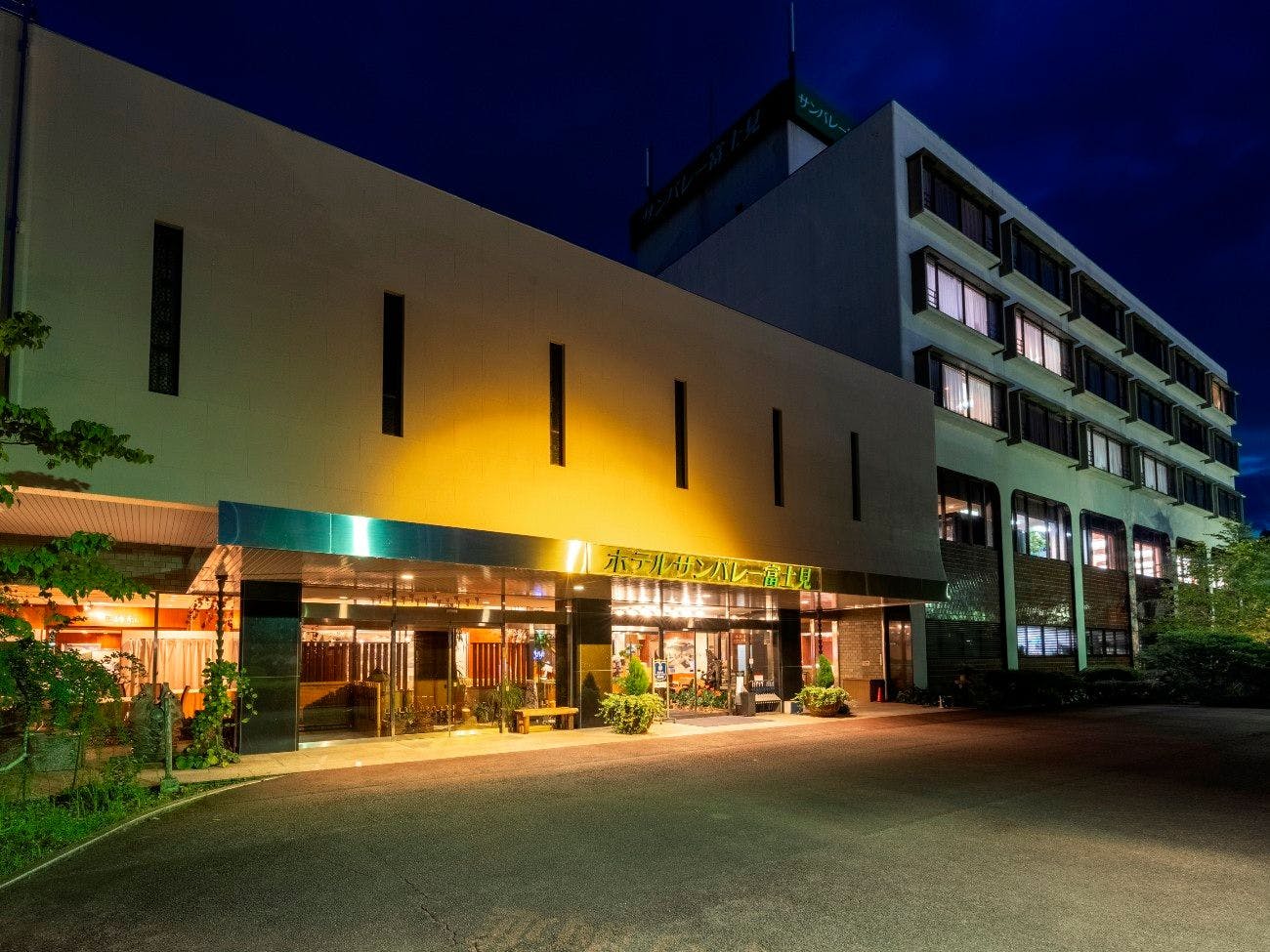 ภายนอก (กลางคืน)