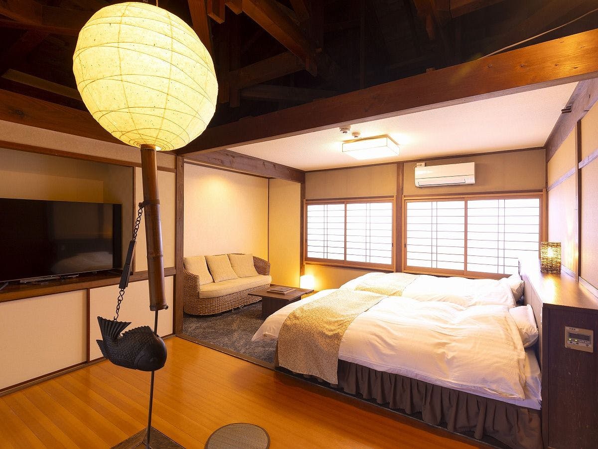 ห้องพักสไตล์ญี่ปุ่นและตะวันตกพร้อมอ่างอาบน้ำกลางแจ้งบางส่วน