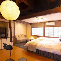 ห้องพักสไตล์ญี่ปุ่นและตะวันตกพร้อมอ่างอาบน้ำกลางแจ้งบางส่วน