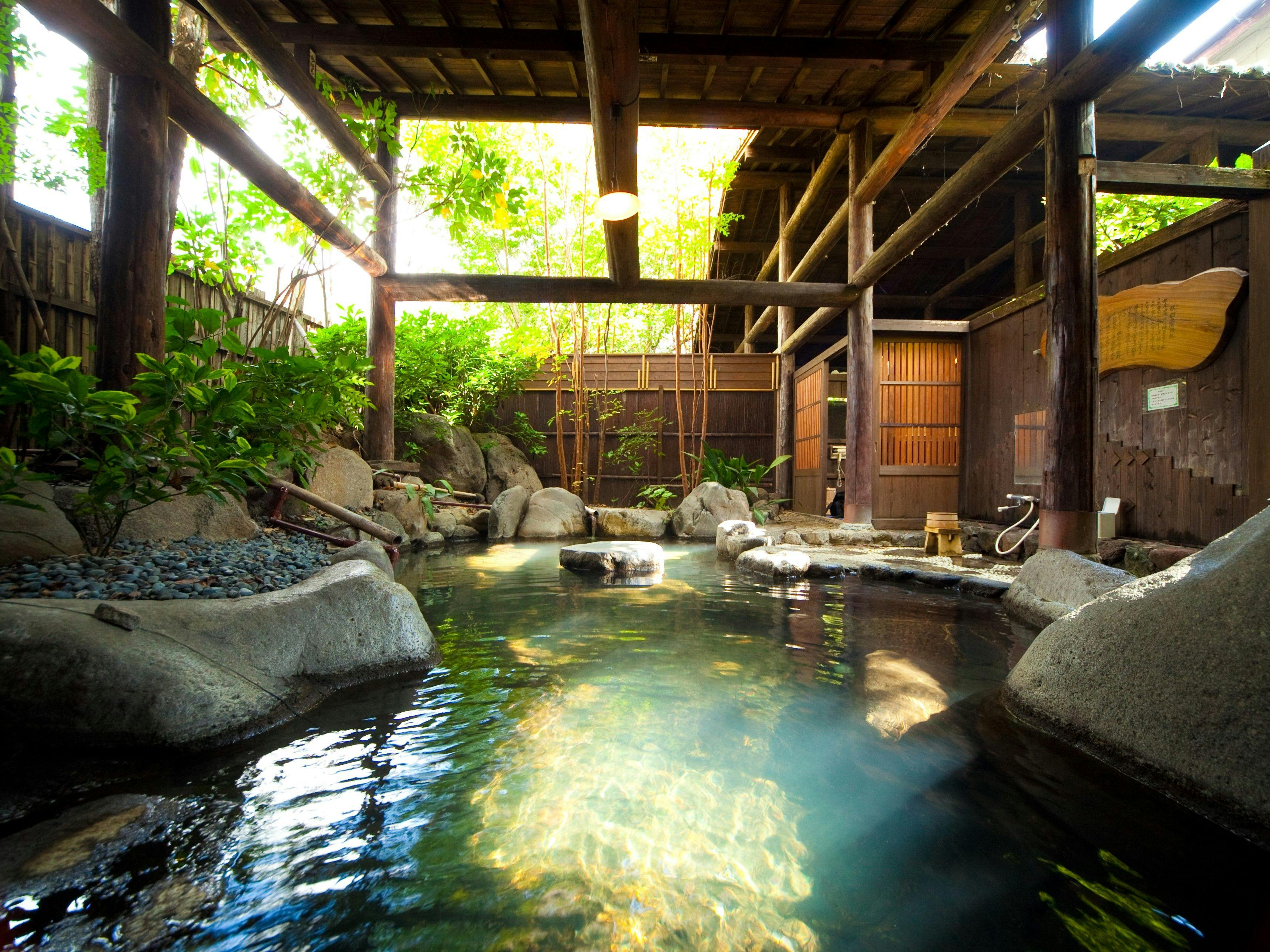 ออนเซ็นกลางแจ้งแยกชายหญิง