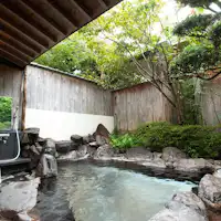 เพลิดเพลินกับความงดงามของฤดูกาลทั้งสี่ที่บ่อน้ำพุร้อนกลางแจ้ง