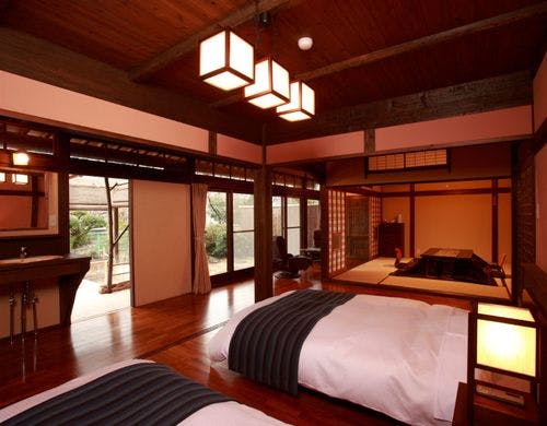 古民家風和洋室　紫の間　８畳和室＋ツイン