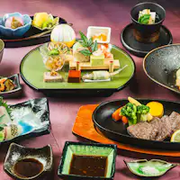 ตัวอย่างคอร์สสเต๊ก ตั้งแต่อาหารเรียกน้ำย่อยจนถึงของหวาน