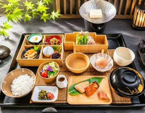 嬉野名物温泉湯どうふがついたご朝食です
