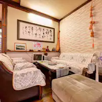 *Lobi/Bersantai di sofa empuk