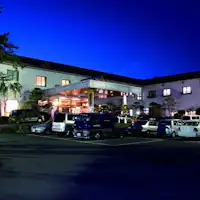 ทัศนียภาพภายนอกยามค่ำคืน