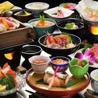 เซ็ตอาหารญี่ปุ่นพร้อมเนื้อวากิวดำเซนได