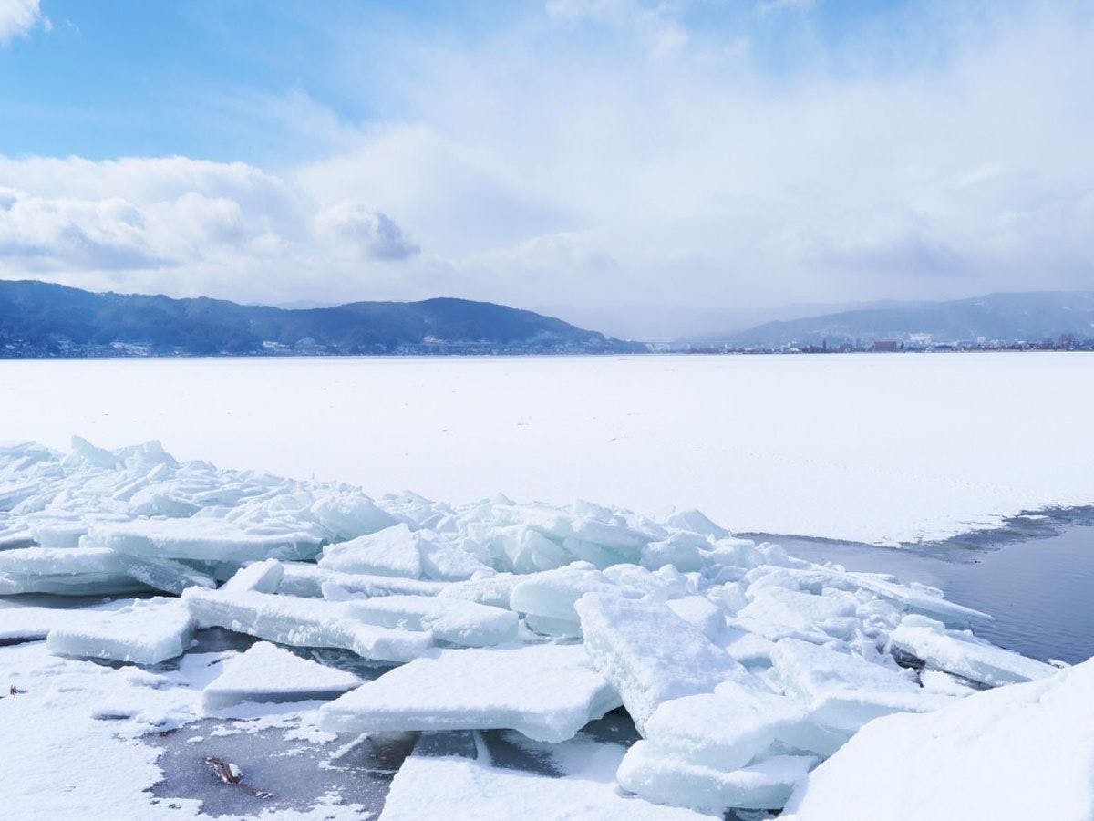 Danau Suwa di musim dingin