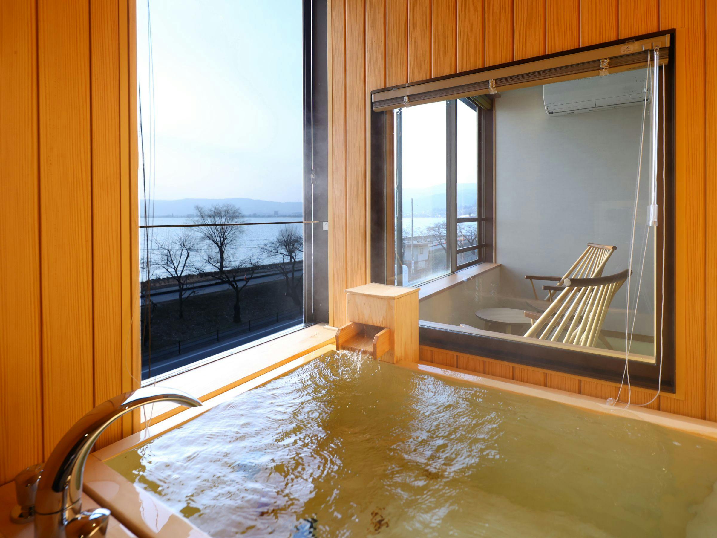 Suwakoen Inn by Lake Suwa
