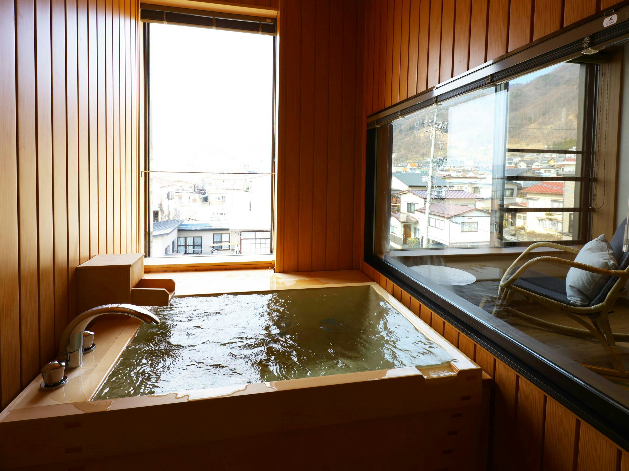 Suwakoen Inn by Lake Suwa