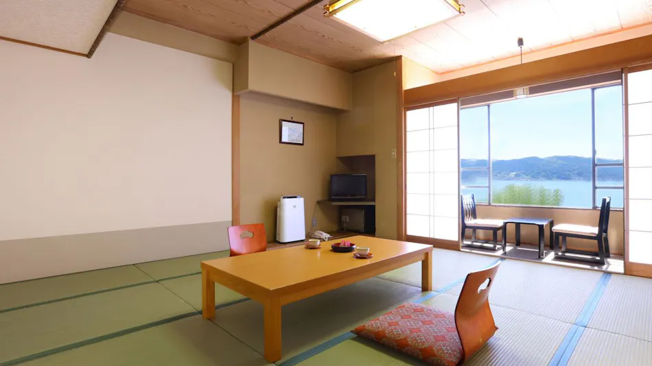 Suwakoen Inn by Lake Suwa