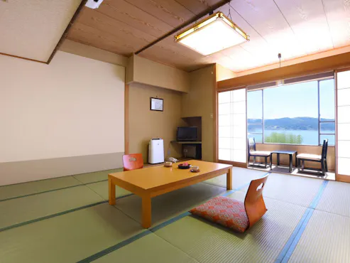 【Kamar Gaya Jepang Sisi Danau】