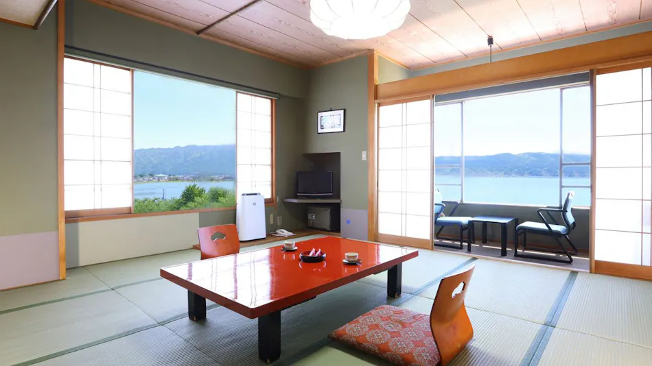 Suwakoen Inn by Lake Suwa