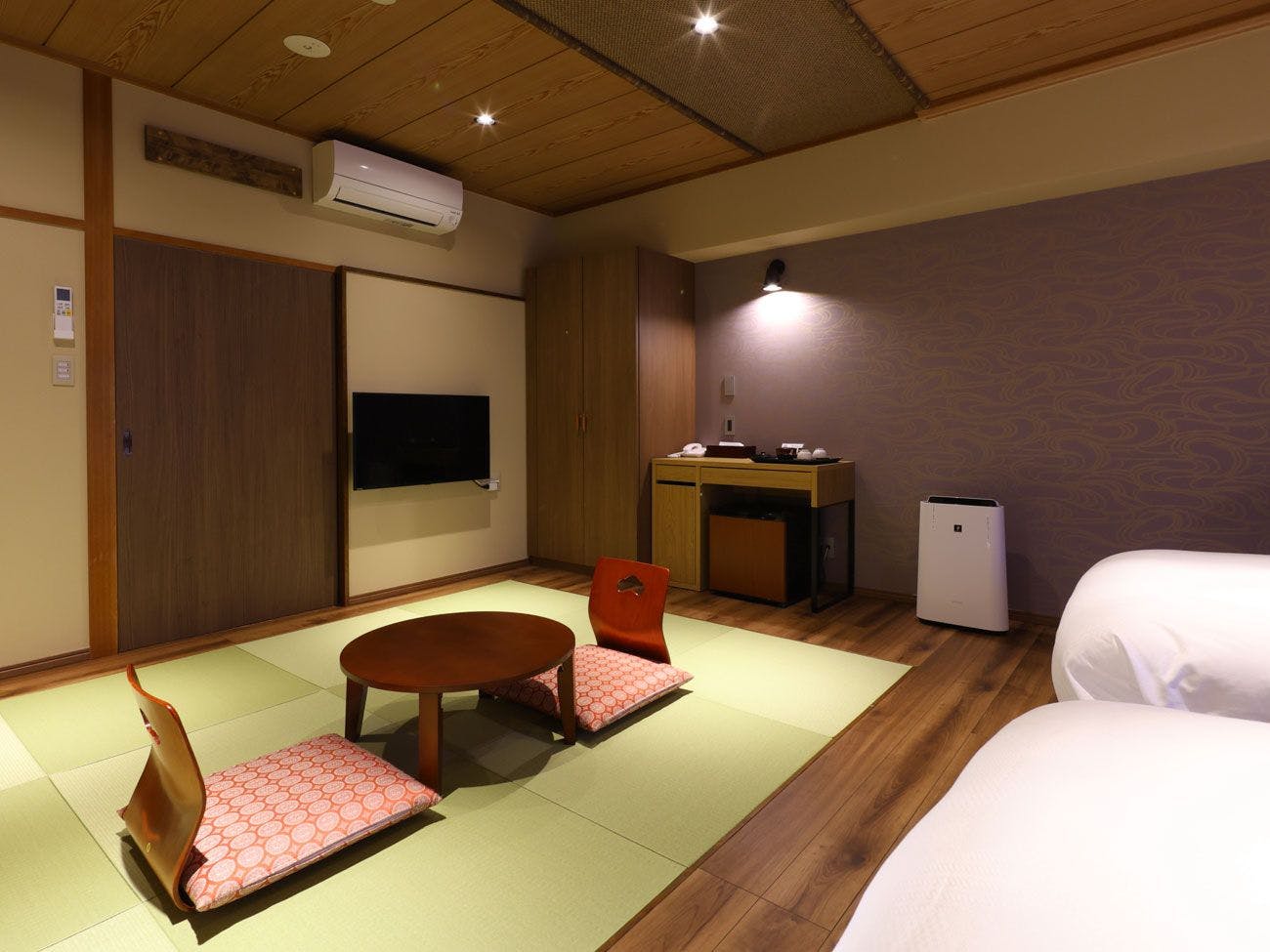 Suwakoen Inn by Lake Suwa