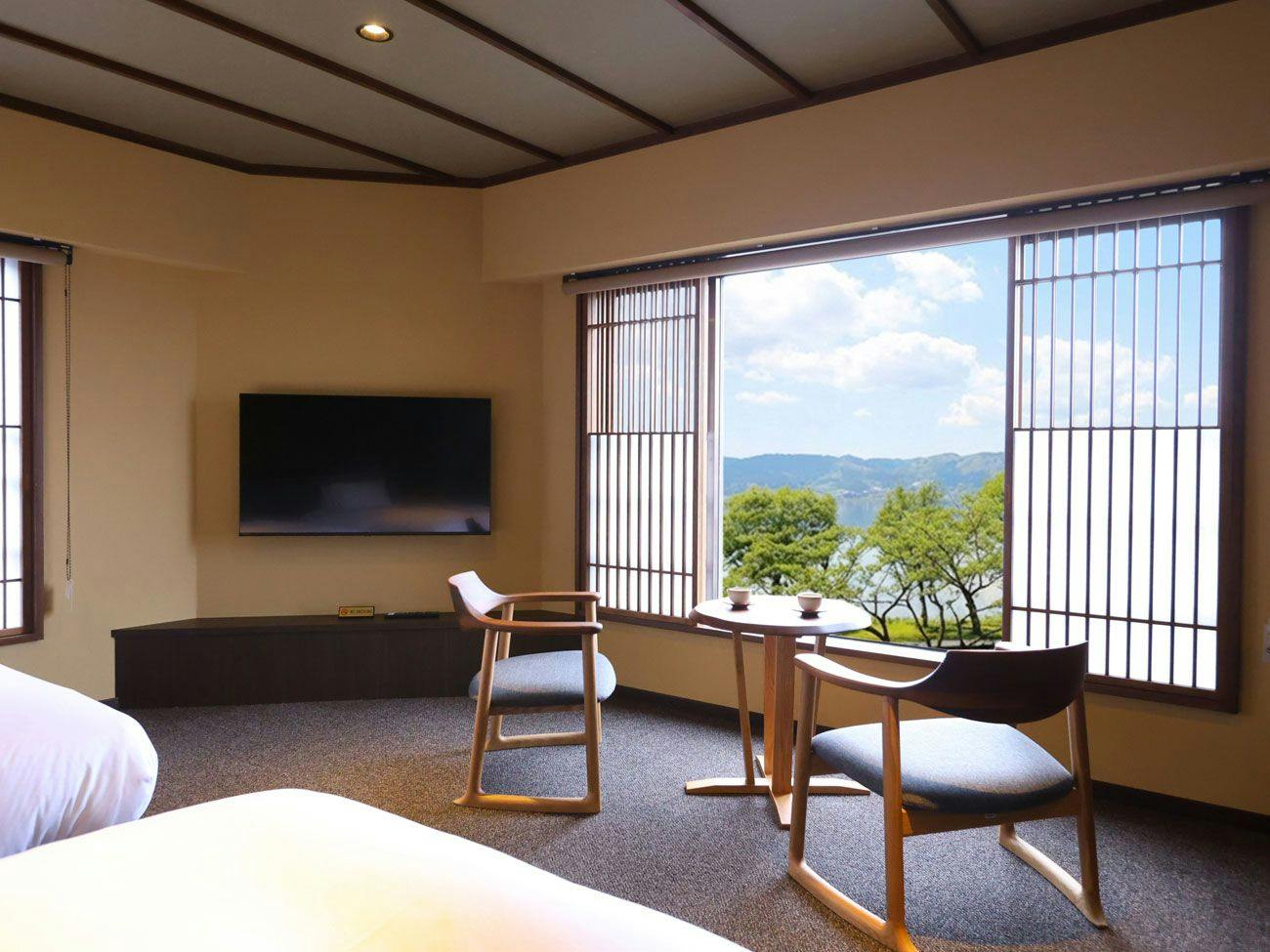 Suwakoen Inn by Lake Suwa