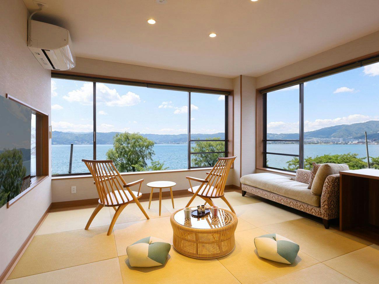Suwakoen Inn by Lake Suwa
