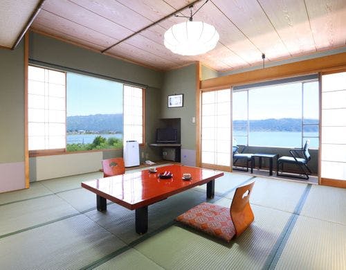 【湖側■角部屋和室】