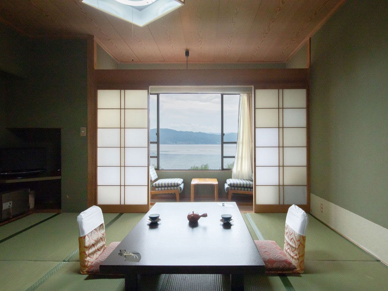 Suwakoen Inn by Lake Suwa