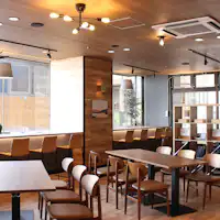 ลานระเบียง Wi‑Fi หน้า สถานีรถไฟ