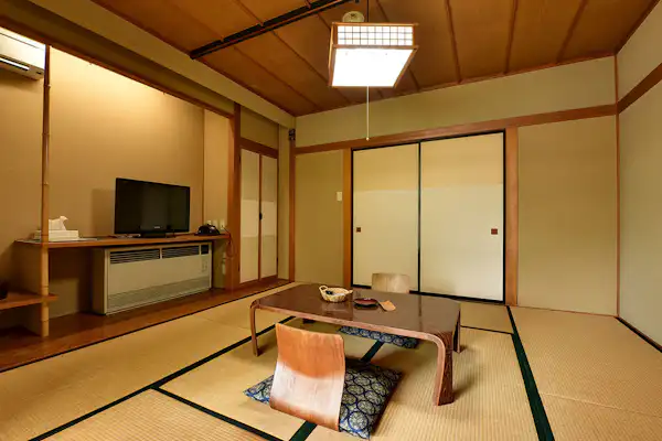 *ตัวอย่างห้องแบบญี่ปุ่นใหม่ / ห้องแบบญี่ปุ่นที่เงียบสงบด้านภูเขา