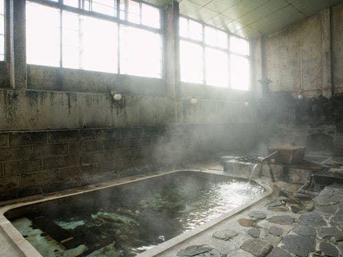 *岩風呂／鮮度抜群！泉質自慢の温泉です。