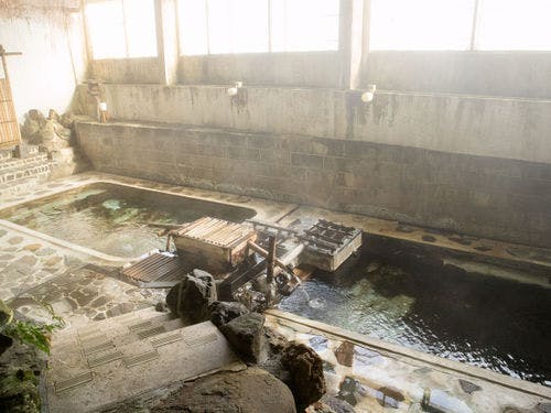 *岩風呂／鮮度抜群！泉質自慢の温泉です。