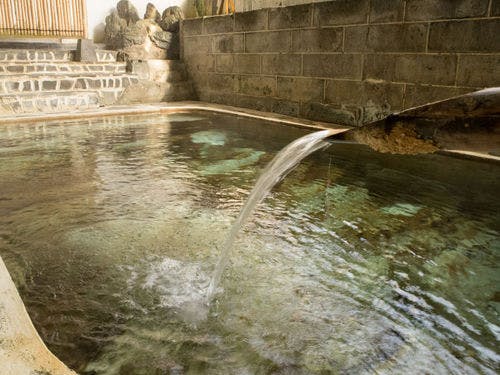 *岩風呂／鮮度抜群！泉質自慢の温泉です。