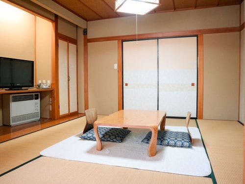 *新館和室／山側に面した静かな和室です。