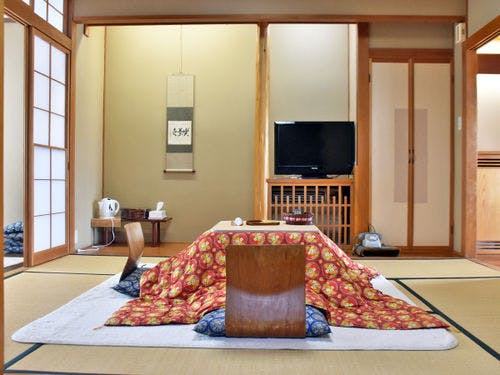 *部屋一例／寒い季節はこたつでゆっくりと