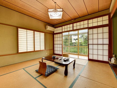 *旧館渓流側和室一例／小国川側のお部屋