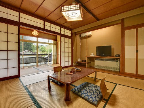 *新館和室一例／山側の静かな和室です