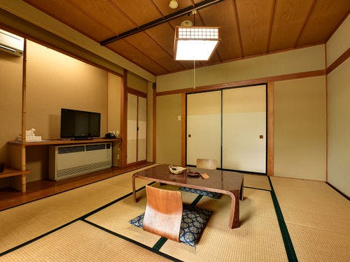 *新館和室一例／山側の静かな和室です