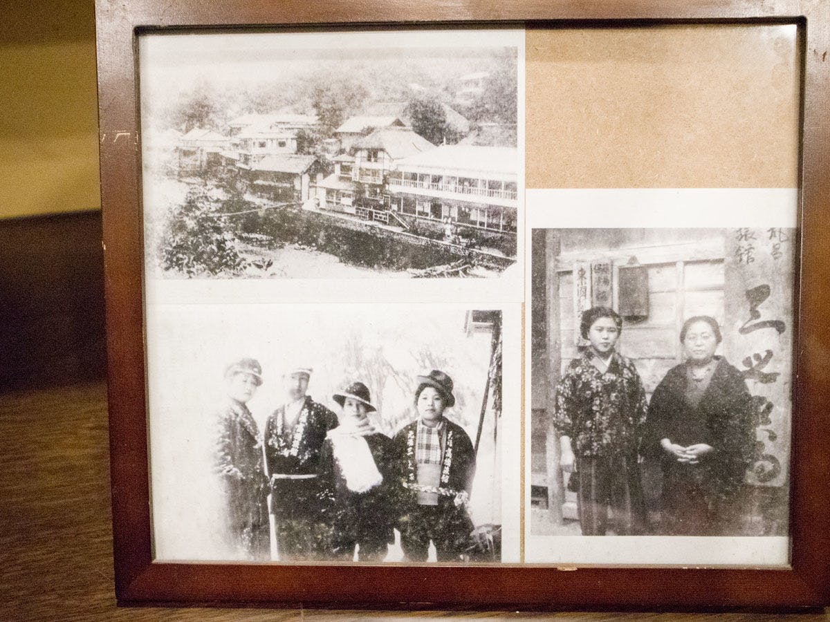 *ภายใน/ภาพถ่ายจากยุคโชวะตอนต้นที่ให้ความรู้สึกถึงประวัติศาสตร์.