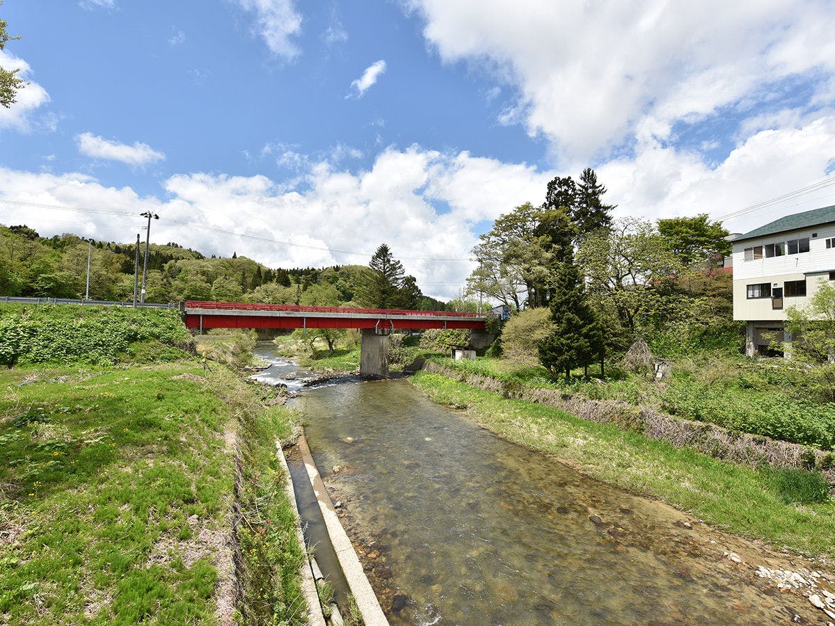 *ตัวอย่างวิวจากห้องสไตล์ญี่ปุ่นฝั่งลำธารของอาคารเก่า