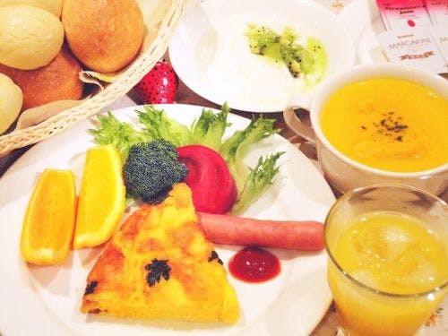 朝食、自慢の欧風卵料理と柔らかパン