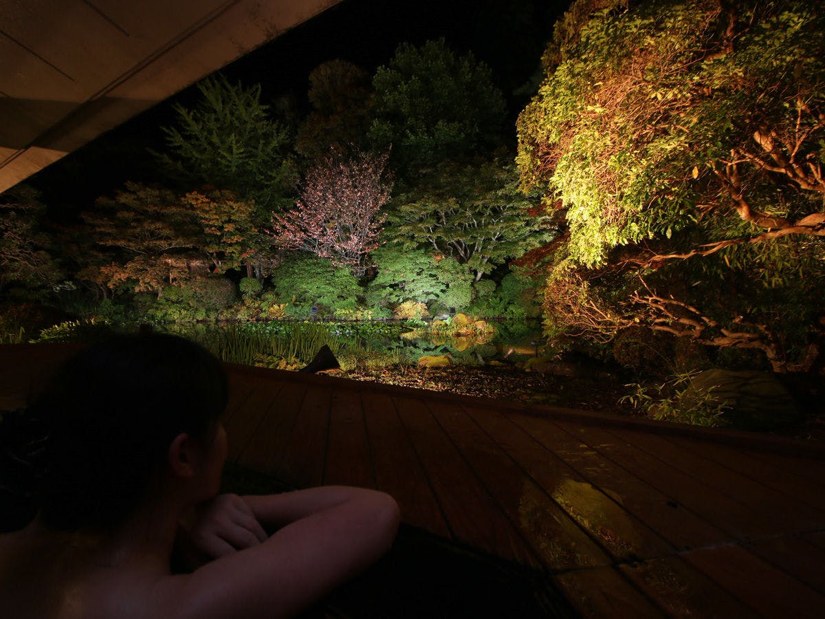 อ่างอาบน้ำกลางแจ้งไม้ฮิโนกิ - ฤดู -