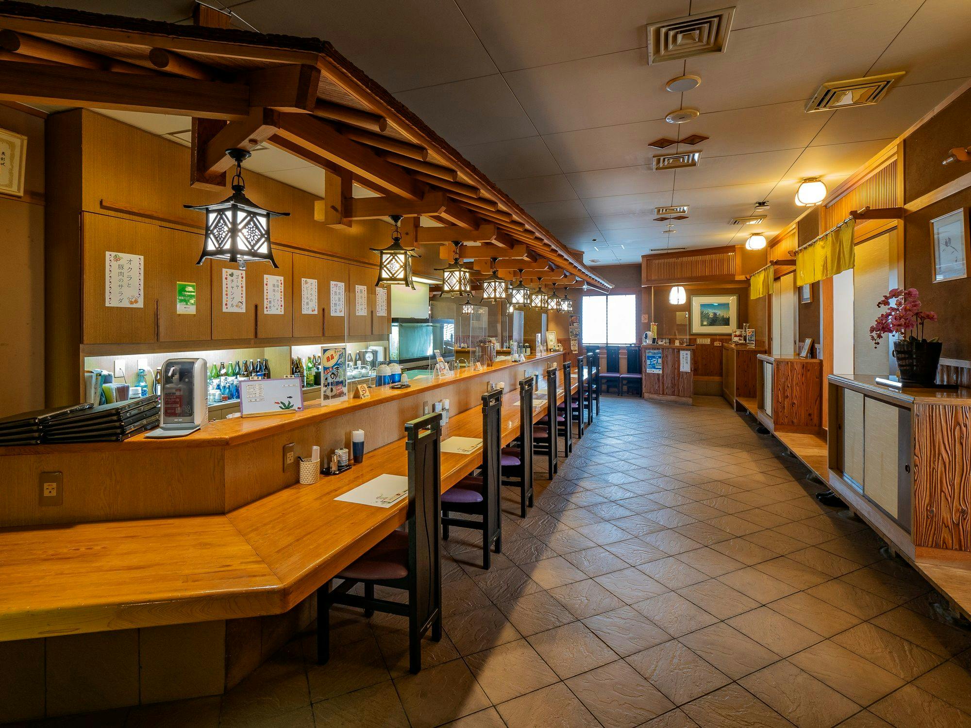 ร้านอาหาร "Hidaka" มีอาหารท้องถิ่นหลากหลายเมนู