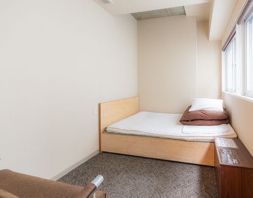 ダブルベッド１台、ソファベッド１台