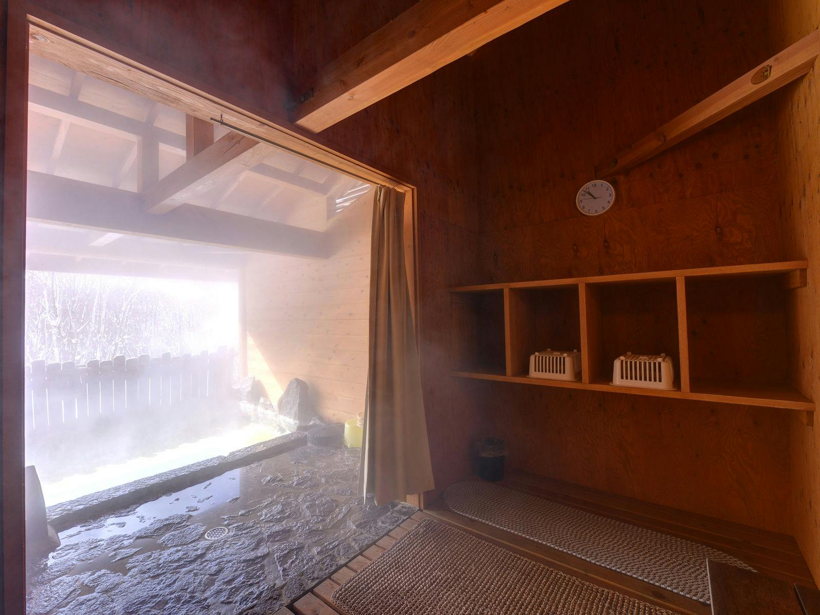 บ่อน้ำพุร้อนกลางแจ้ง