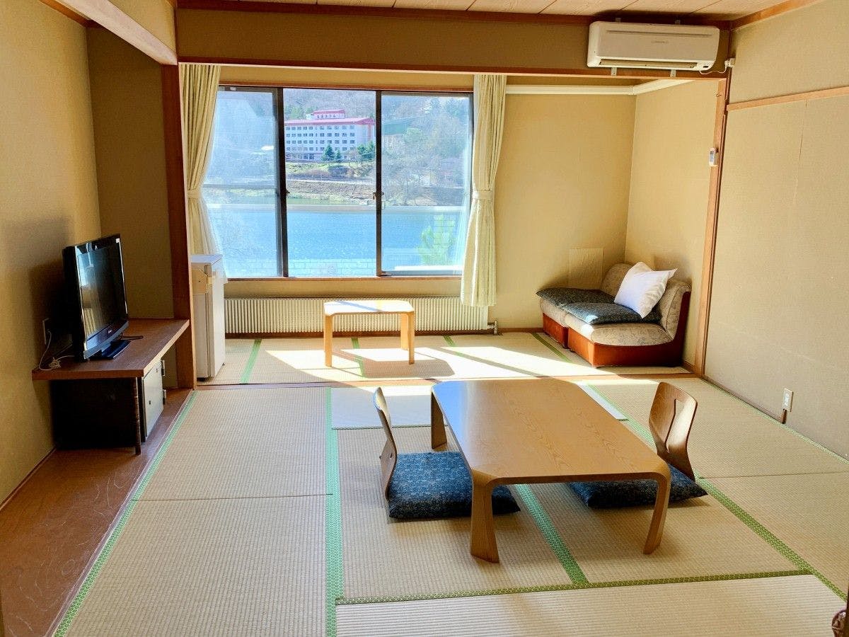 ห้องสไตล์ญี่ปุ่น 10 เสื่อทาทามิ + ระเบียงกว้าง