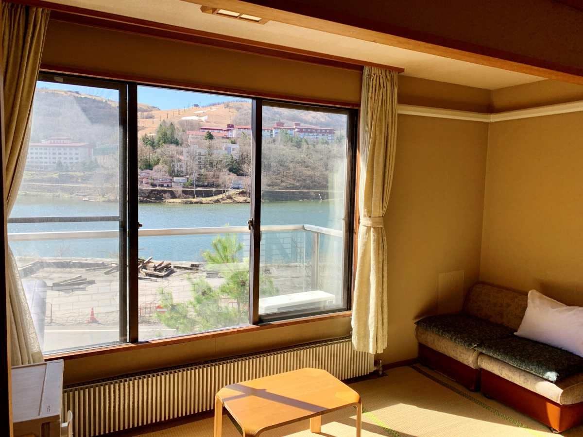 ห้องสไตล์ญี่ปุ่น 10 เสื่อทาทามิ + ระเบียงกว้าง