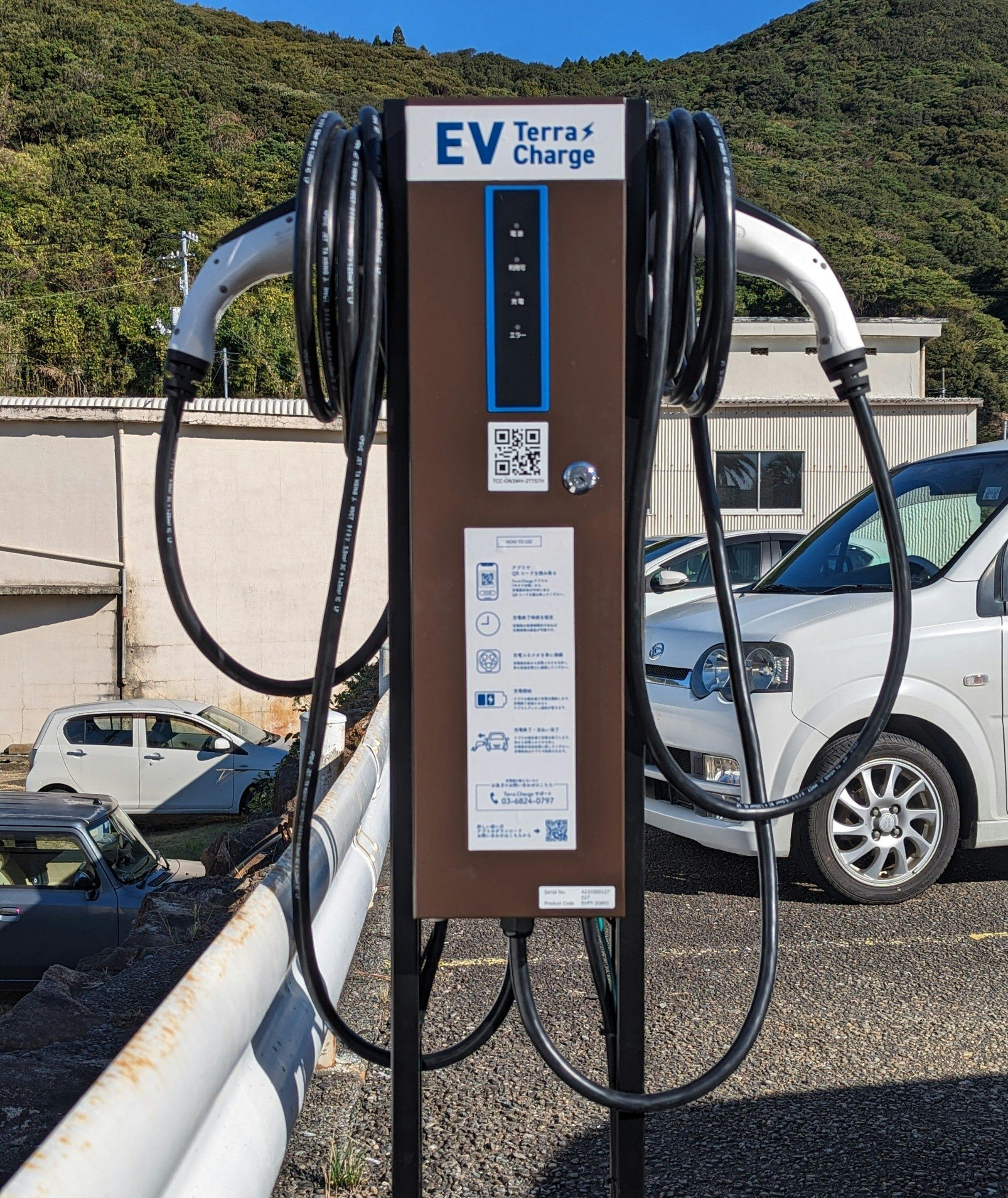 เราได้ติดตั้งสิ่งอำนวยความสะดวกสำหรับชาร์จรถยนต์ไฟฟ้าในที่จอดรถแล้ว