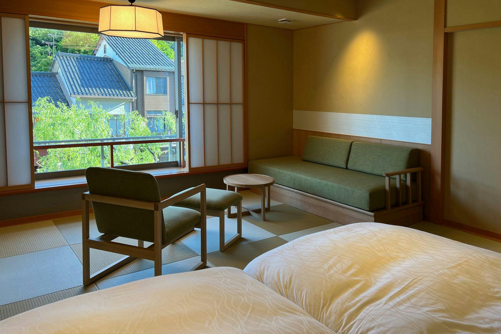 ห้องพักสามคนริมแม่น้ำ