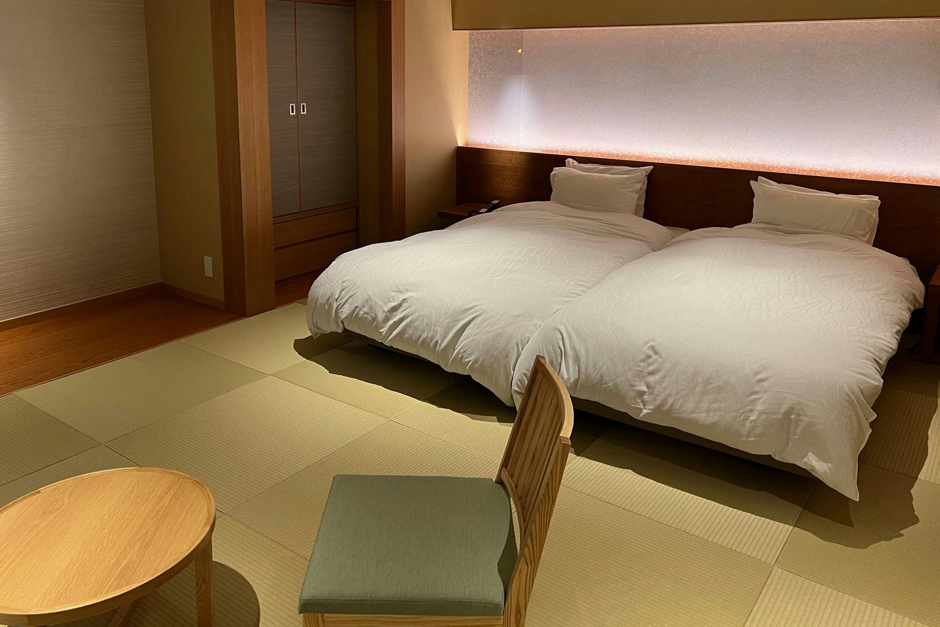 ห้องพักสำหรับ 4 คนพร้อมฝักบัวด้านสวน