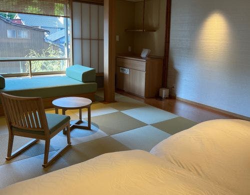 庭側シャワー付き４人部屋